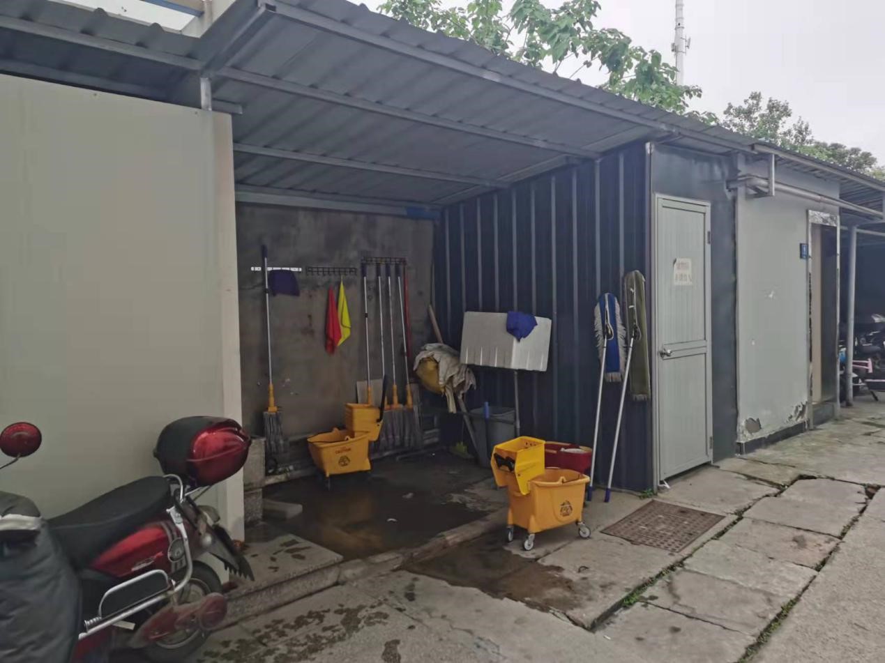 1此图位置可建设移动式双人位厕所.jpg